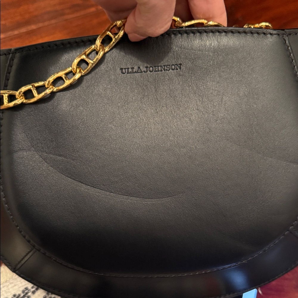 Black Leather Shoulder Bag with Gold Chain - Picture 6 of 6